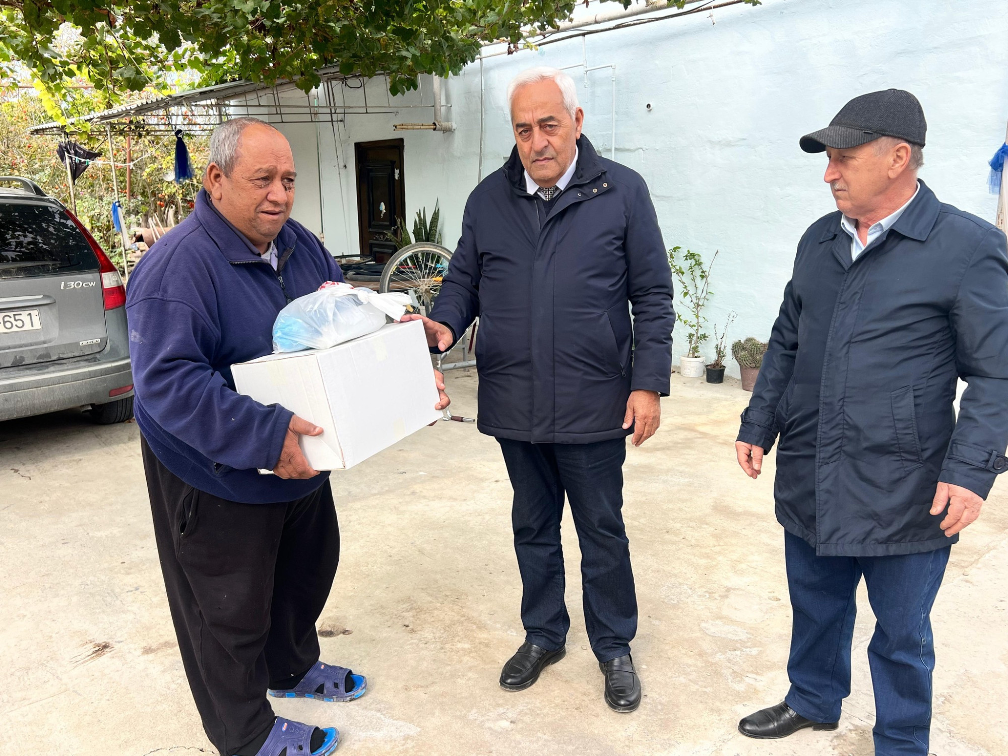 "Azərpambıq Aqrar Sənaye Kompleksi" Məhdud Məsuliyyətli Cəmiyyətinin təşəbbüsü ilə 8 Noyabr – Zəfər günü, 9 Noyabr – Bayraq günü münasibəti ilə Salyan və Bərdə rayonlarında aztəminatlı ailələr üçün xeyriyyə aksiyası keçirilmişdir.