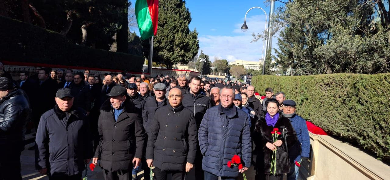 "Azərpambıq Aqrar Sənaye Kompleksi" Məhdud Məsuliyyətli Cəmiyyətinin kollektivi Şəhidlər Xiyabanını ziyarət edib